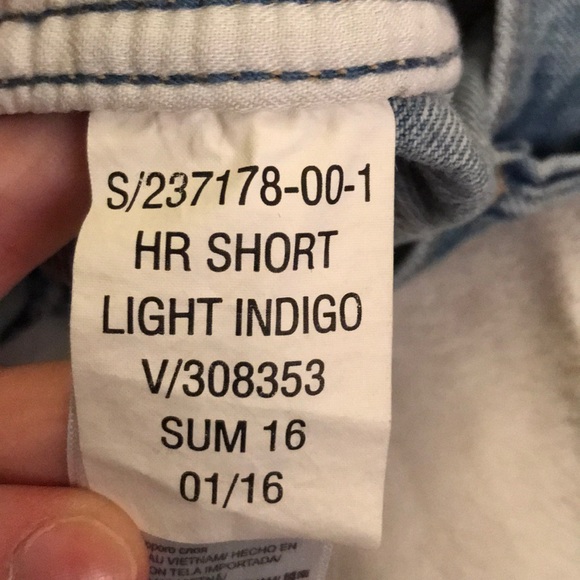 Gap High Waisted Light Wash Mom Jean Denim shorts - Picture 5 of 6